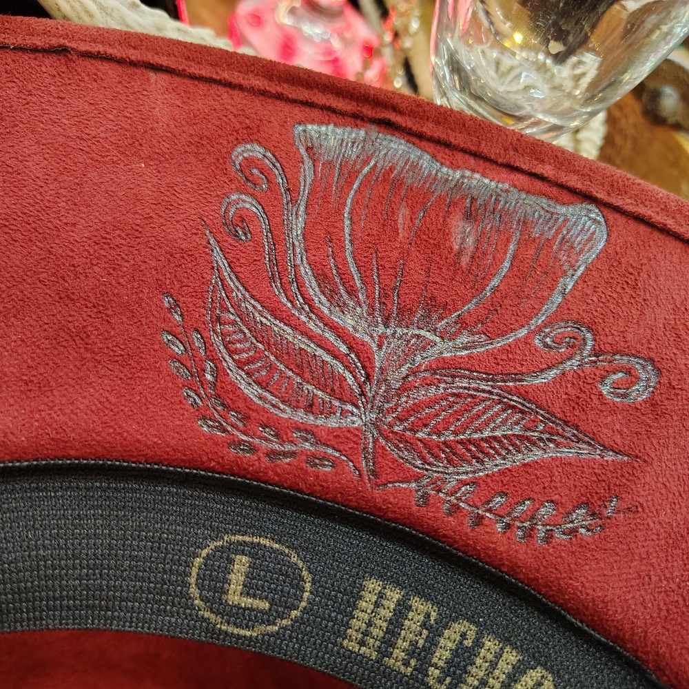 Elegant Red Hat with Floral and Bird Embroidery - Picture 3 of 3